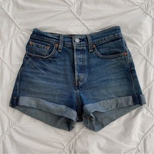 SOLD!!! Levi’s High Waist shorts size 25
